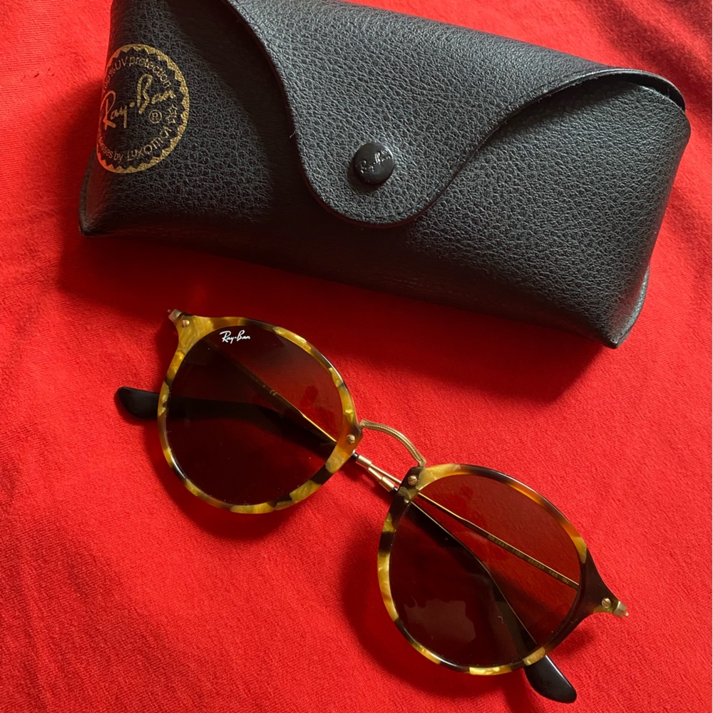Ray-Ban round tortoise shell sunglasses